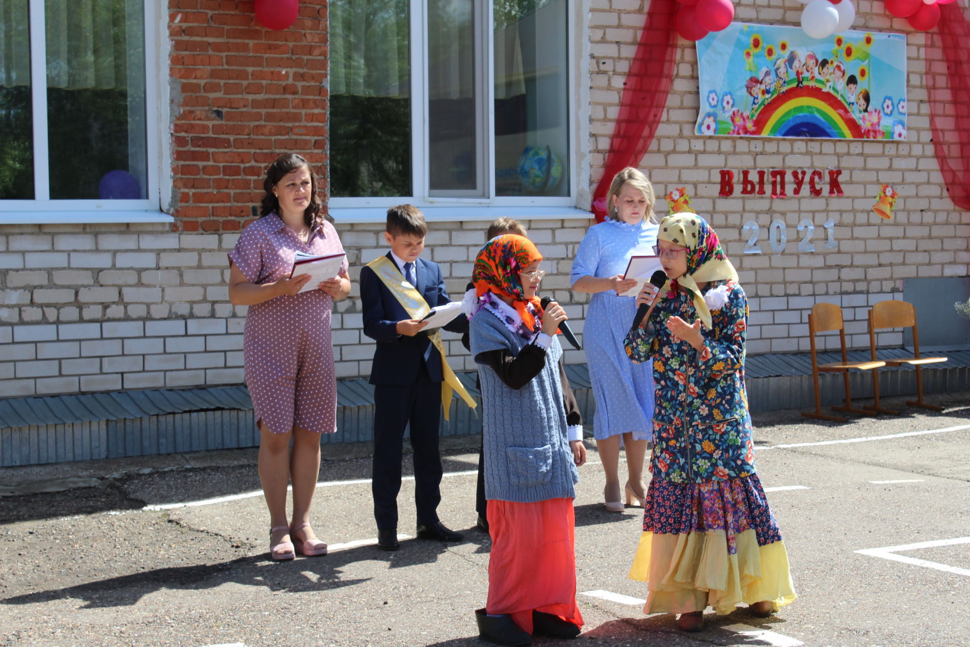 В начальной школе Новошешминска прозвенел последний звонок учебного года (Фоторепортаж)