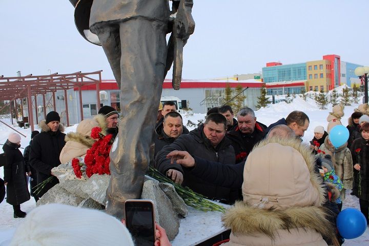 15 февраля в Новошешминске прошел митинг, посвященный 33-ей годовщине вывода советских войск из Афганистана (видео)