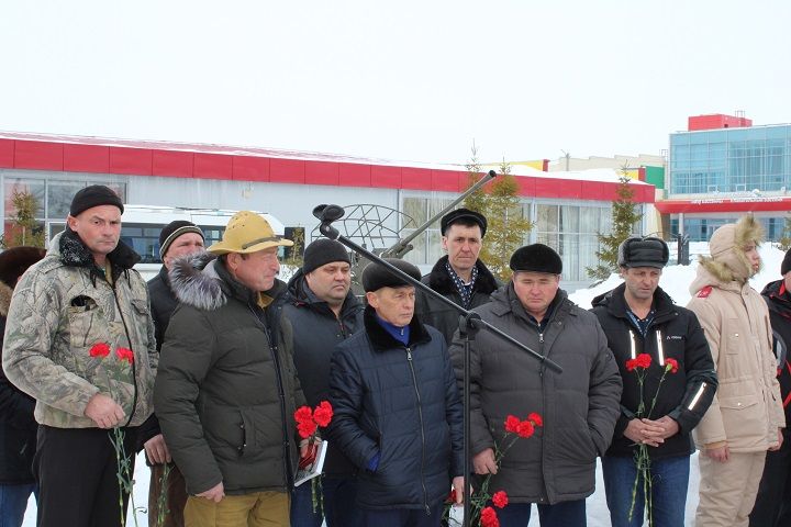 15 февраля в Новошешминске прошел митинг, посвященный 33-ей годовщине вывода советских войск из Афганистана (видео)