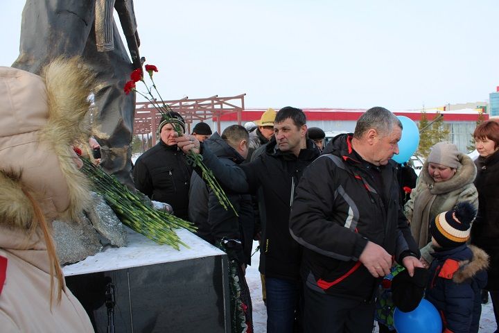 15 февраля в Новошешминске прошел митинг, посвященный 33-ей годовщине вывода советских войск из Афганистана (видео)