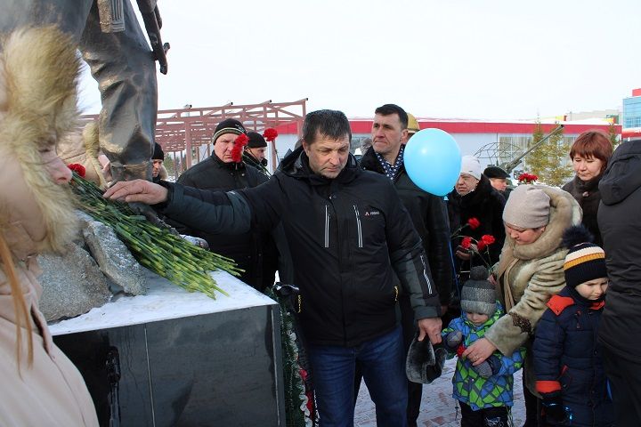 15 февраля в Новошешминске прошел митинг, посвященный 33-ей годовщине вывода советских войск из Афганистана (видео)