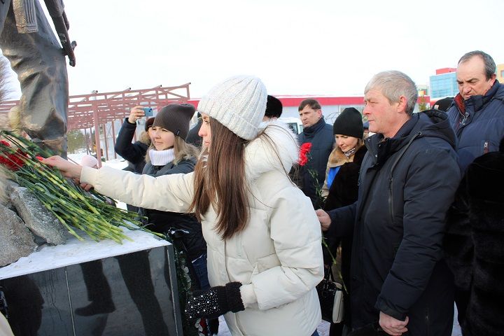 15 февраля в Новошешминске прошел митинг, посвященный 33-ей годовщине вывода советских войск из Афганистана (видео)