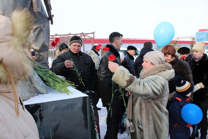 15 февраля в Новошешминске прошел митинг, посвященный 33-ей годовщине вывода советских войск из Афганистана (видео)