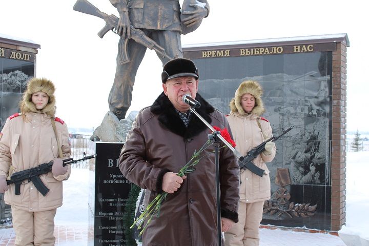 15 февраля в Новошешминске прошел митинг, посвященный 33-ей годовщине вывода советских войск из Афганистана (видео)