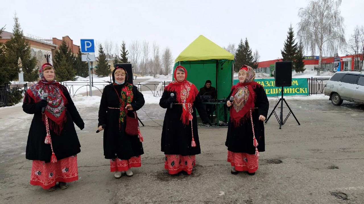 5 марта в Новошешминске прошла предпраздничная ярмарка (фоторепортаж)