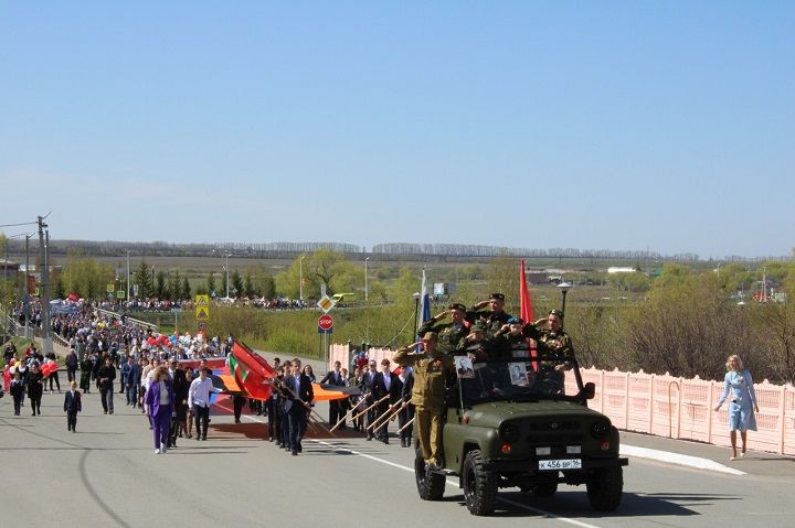 9 мая у Вечного огня в Новошешминске прошел митинг в честь 77-летия Победы (фоторепортаж)