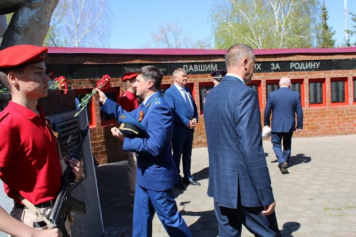 9 мая у Вечного огня в Новошешминске прошел митинг в честь 77-летия Победы (фоторепортаж)