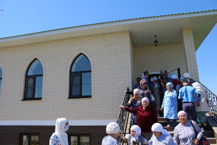 В селе Азеево открылась новая мечеть «Хайдар»