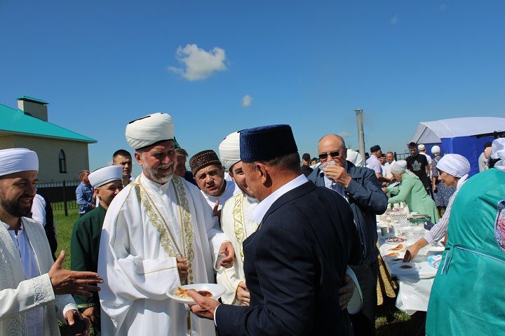 В селе Азеево открылась новая мечеть «Хайдар»