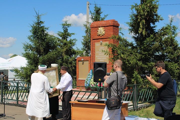 В селе Азеево открылась новая мечеть «Хайдар»