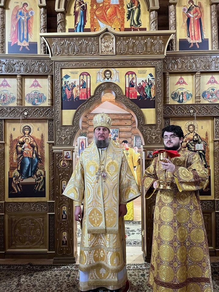 Епископ Пахомий провел литургию в честь Дмитрия Солунского в селе Ленино