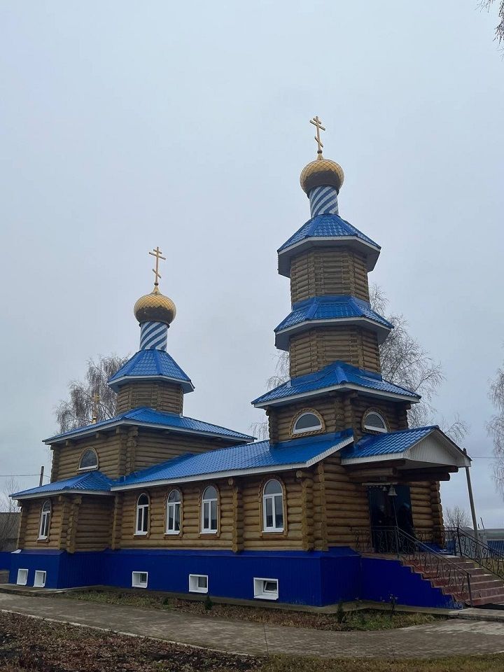 Епископ Пахомий провел литургию в честь Дмитрия Солунского в селе Ленино