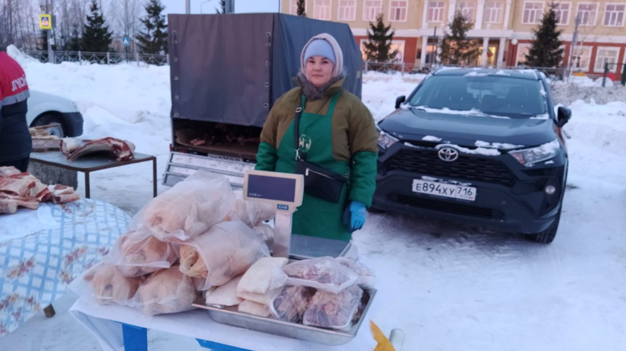 16 декабря в Новошешминске прошла первая предновогодняя ярмарка