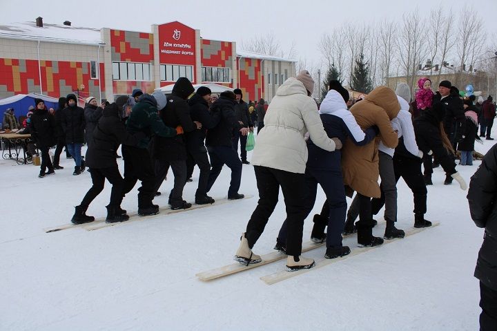 25 февраля в Новошешминске прошли масленичные гуляния (фоторепортаж)