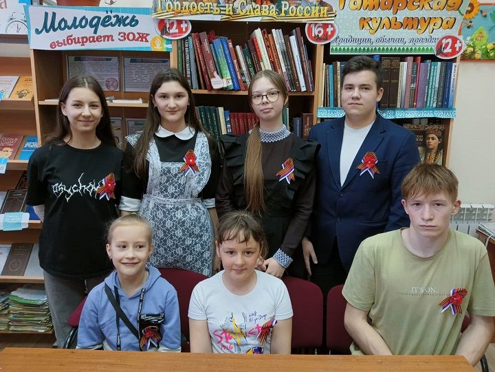 В Ленинской сельской библиотеке прошел мастер-класс «Георгиевская лента»