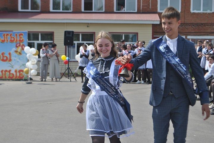 Последний школьный звонок прозвенел сегодня в Новошешминской гимназии (фоторепортаж, видео)