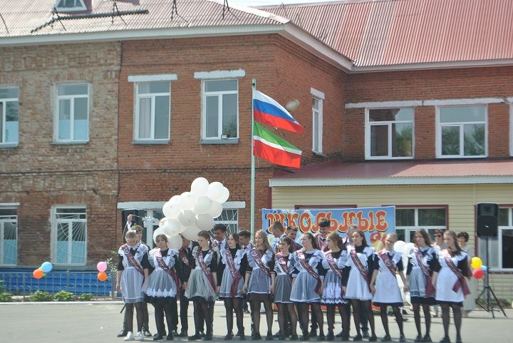 Последний школьный звонок прозвенел сегодня в Новошешминской гимназии (фоторепортаж, видео)