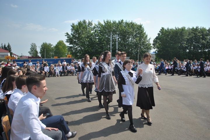 Последний школьный звонок прозвенел сегодня в Новошешминской гимназии (фоторепортаж, видео)