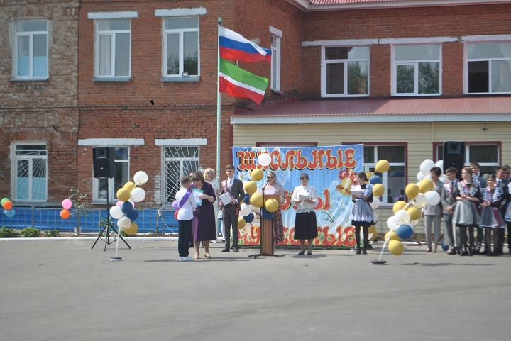 Последний школьный звонок прозвенел сегодня в Новошешминской гимназии (фоторепортаж, видео)