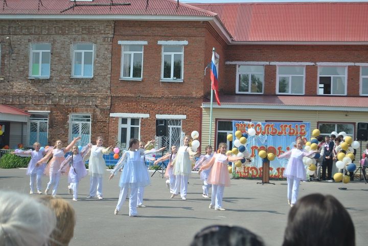 Последний школьный звонок прозвенел сегодня в Новошешминской гимназии (фоторепортаж, видео)