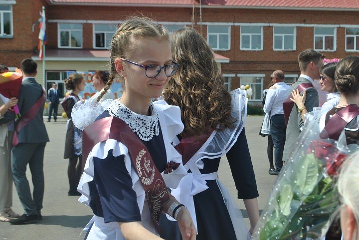 Последний школьный звонок прозвенел сегодня в Новошешминской гимназии (фоторепортаж, видео)