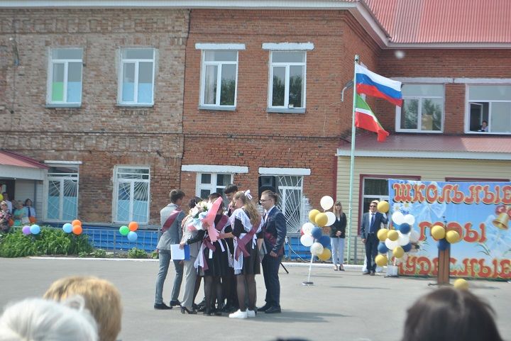 Последний школьный звонок прозвенел сегодня в Новошешминской гимназии (фоторепортаж, видео)