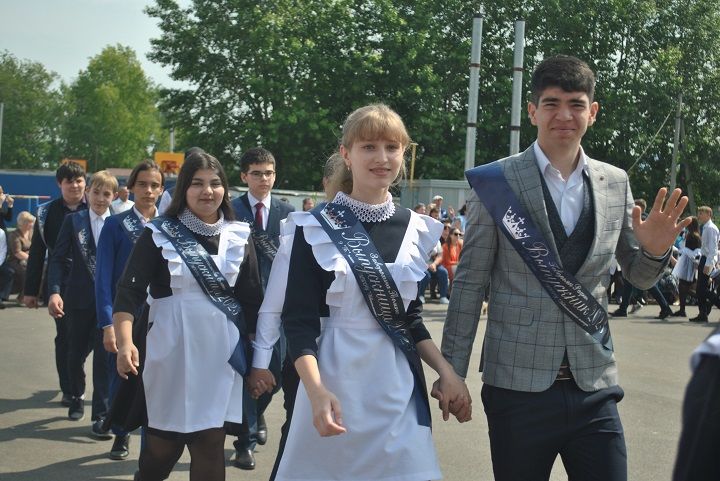 Последний школьный звонок прозвенел сегодня в Новошешминской гимназии (фоторепортаж, видео)