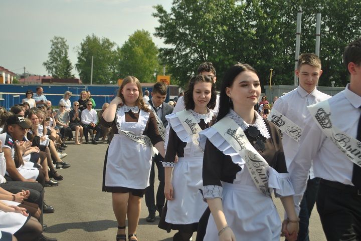 Последний школьный звонок прозвенел сегодня в Новошешминской гимназии (фоторепортаж, видео)