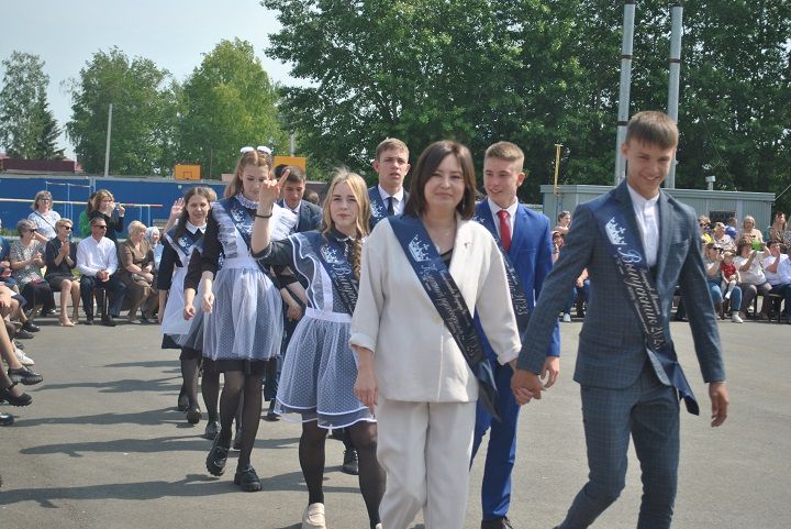 Последний школьный звонок прозвенел сегодня в Новошешминской гимназии (фоторепортаж, видео)