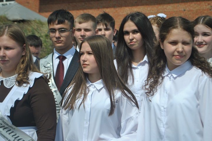 Последний школьный звонок прозвенел сегодня в Новошешминской гимназии (фоторепортаж, видео)