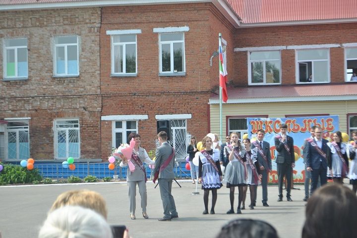 Последний школьный звонок прозвенел сегодня в Новошешминской гимназии (фоторепортаж, видео)