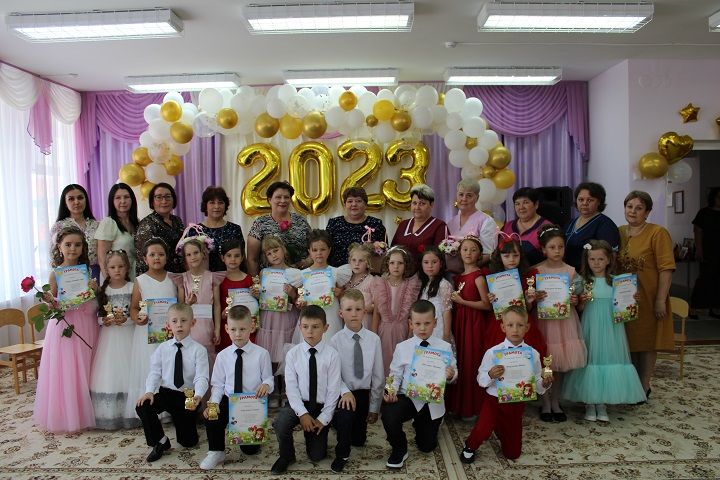 «Нам не забыть этот мир разноцветный…»