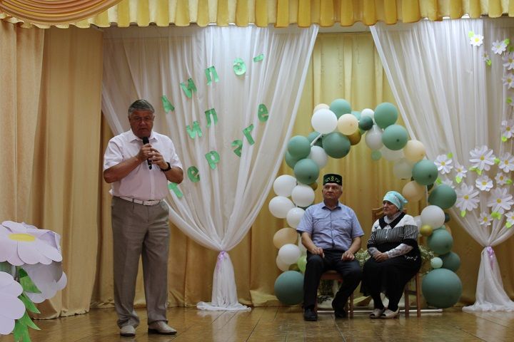 В Простых Челнах прошел праздник Дня семьи, любви и верности (фоторепортаж)