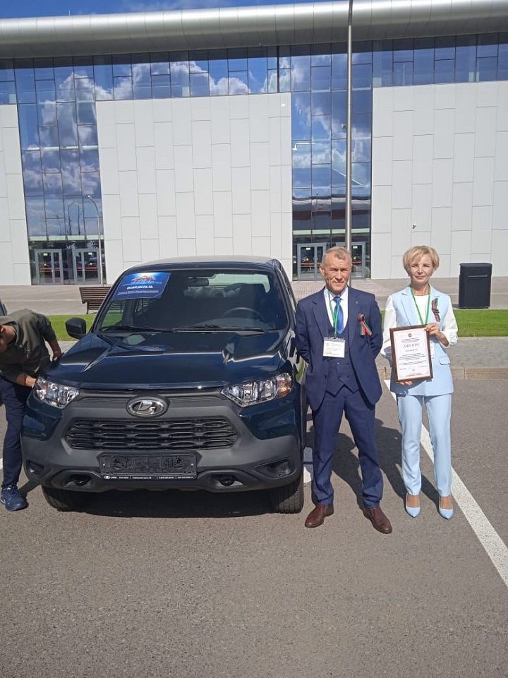 Глава Буревестниковского СП и руководитель исполкома Новошешминского СП получили новые автомобили