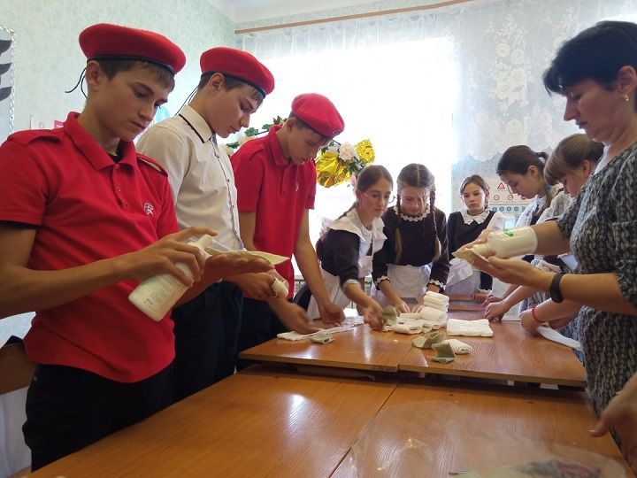 Школьники Петропавловской школы написали письма и изготовили сухой душ для бойцов СВО