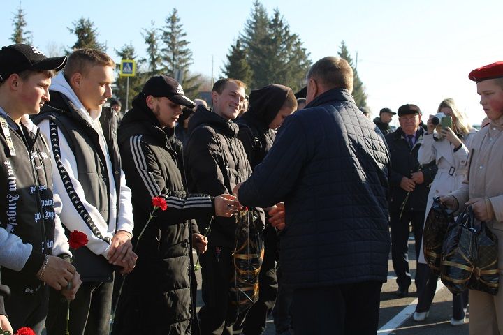 Пришло их время служить Отечеству