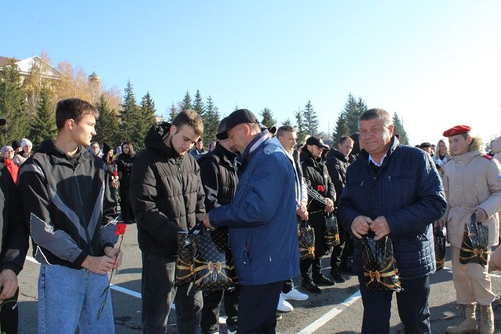 Пришло их время служить Отечеству