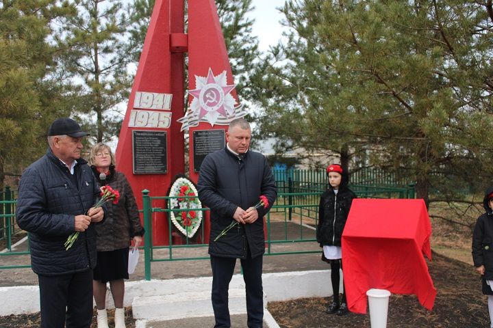 СВОда һәлак булган сугышчыга мемориаль такта ачылды