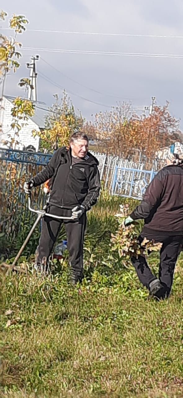 В Акбуре благоустроили территорию кладбища