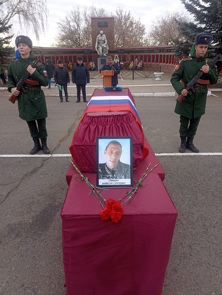 В Новошешминске простились с бойцом, погибшим в зоне СВО