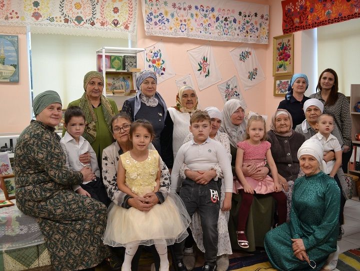 Әни янәшәсендә үткәрелгән вакыт кадерле
