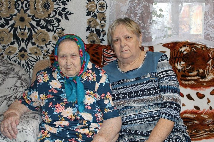 Нык холыклы һәм аралашучан әби