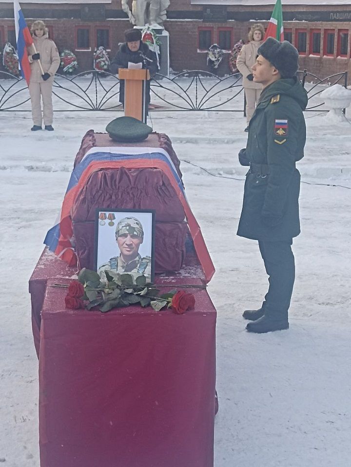 В селе Новошешминск простились с бойцом, погибшим в зоне СВО