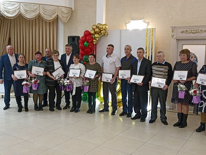 Авыл хуҗалыгы алдынгыларын котладылар