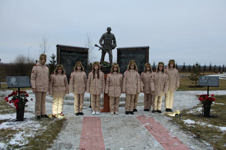 В память воинов-земляков (фоторепортаж)