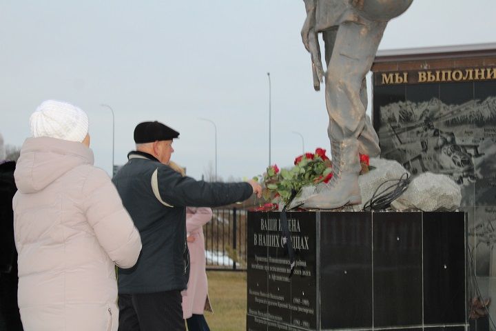 В память воинов-земляков (фоторепортаж)