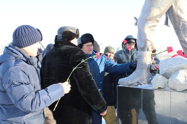 В Новошешминске прошел митинг, посвященный 35-ой годовщине вывода советских войск из Афганистана (фото и видео)