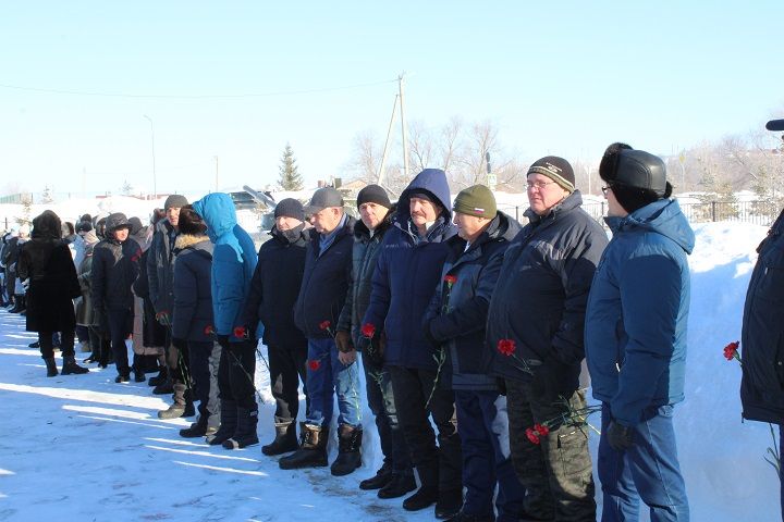 В Новошешминске прошел митинг, посвященный 35-ой годовщине вывода советских войск из Афганистана (фото и видео)