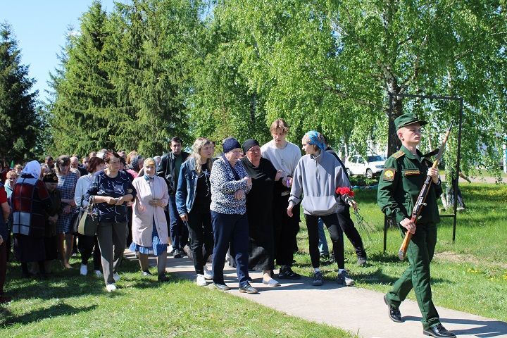 Яңа Чишмә районында СВО зонасында һәлак булган сугышчы белән хушлаштылар