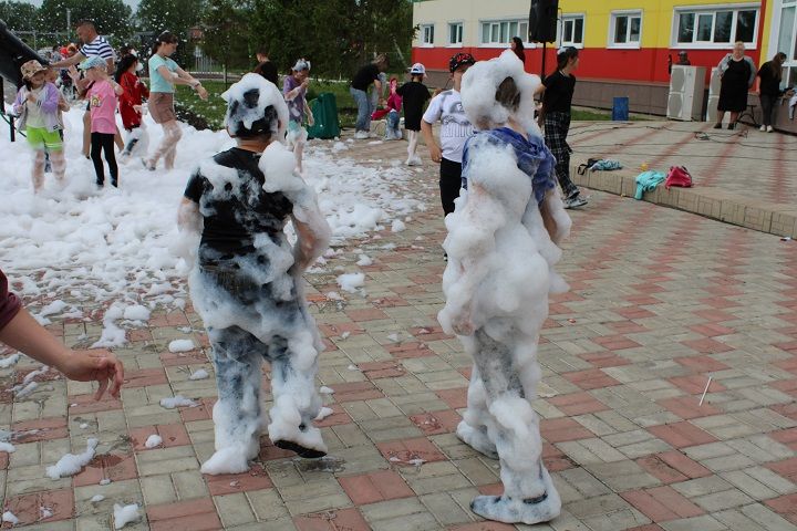 «Чиксез балачак», яки балалар өчен «Күбекле бәйрәм» (фоторепортаж)